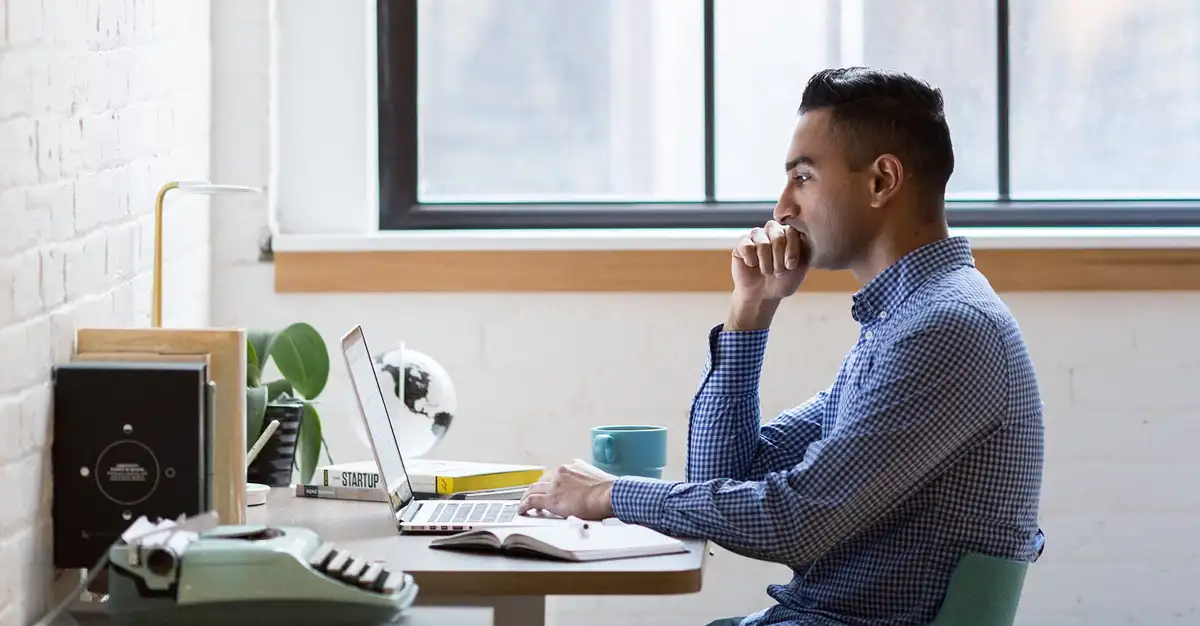 Duduk Seharian di Kantor? Lakukan Ini Agar Postur Anda Tetap Normal